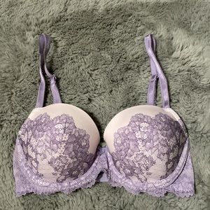 Victoria’s Secret Purple & White Lace 32DD bra